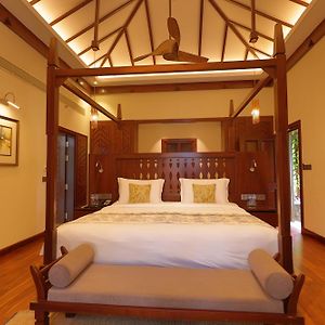 Luxury Villa Lake View Sit Out